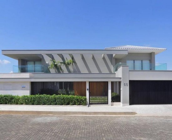 Portão Mesmo modelo em duas versões