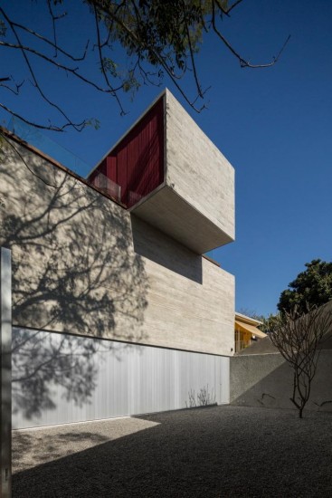 Portão Assemelhando-se à uma parede de cimento